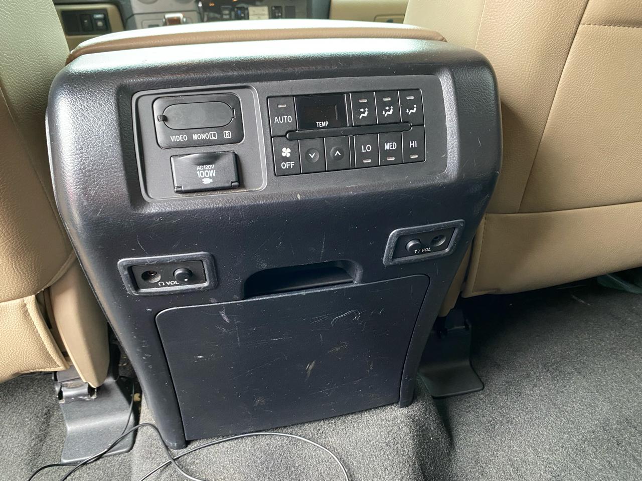 Toyota Sequoia Plantium 4WD 2012