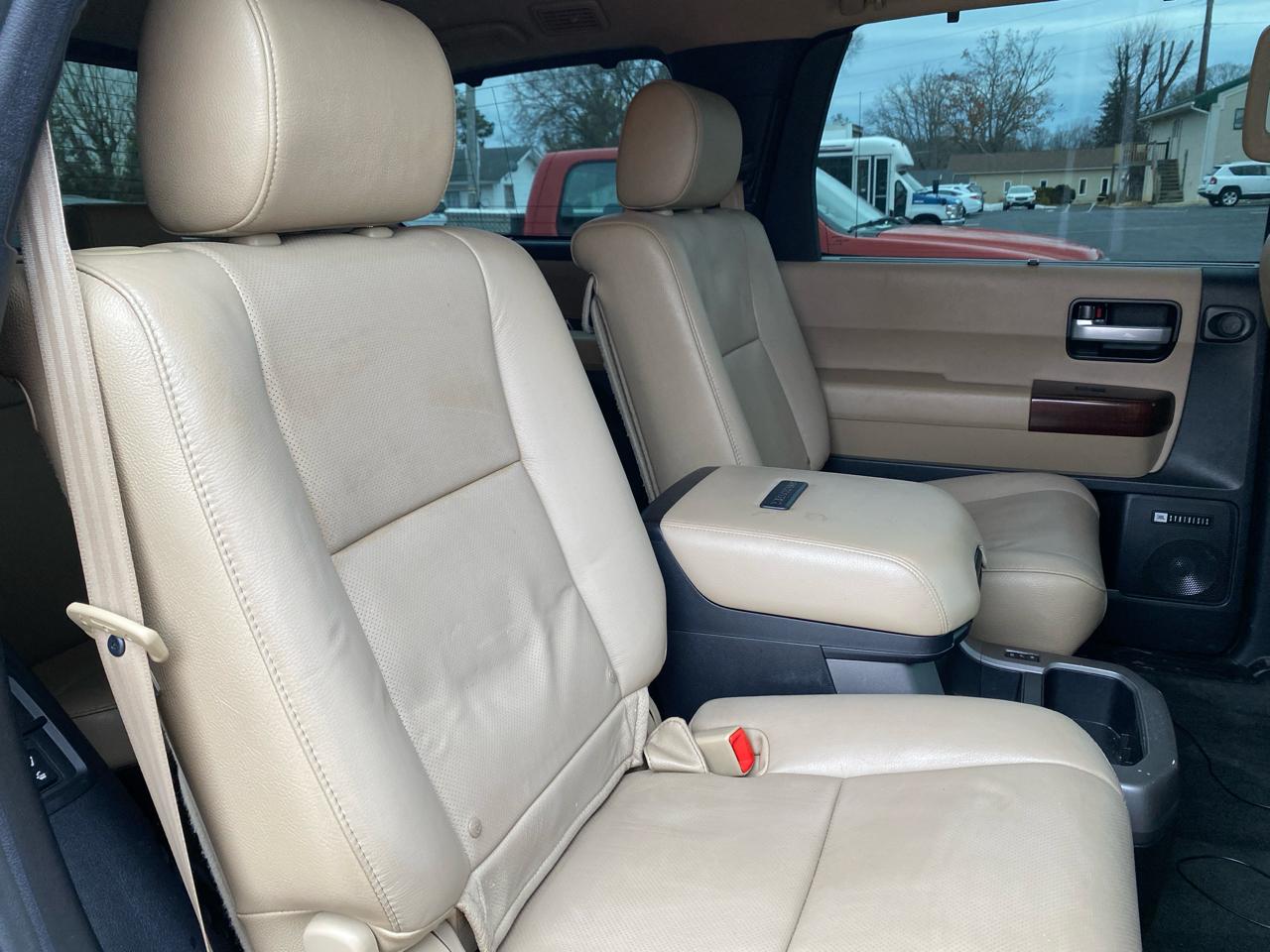 Toyota Sequoia Plantium 4WD 2012