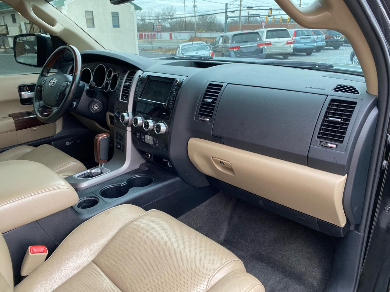 Toyota Sequoia Plantium 4WD 2012