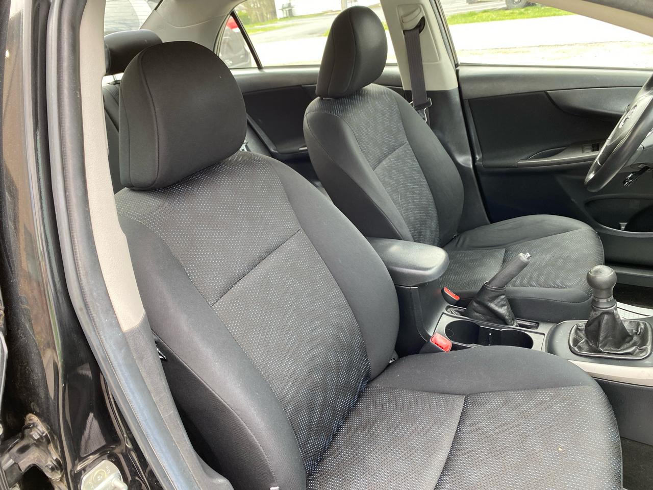 Toyota Corolla S 5-Speed MT 2009