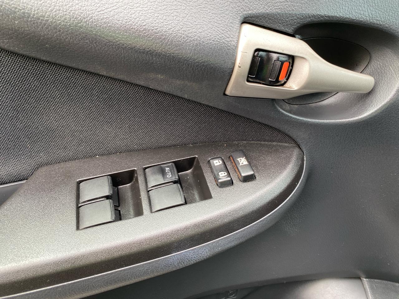 Toyota Corolla S 5-Speed MT 2009