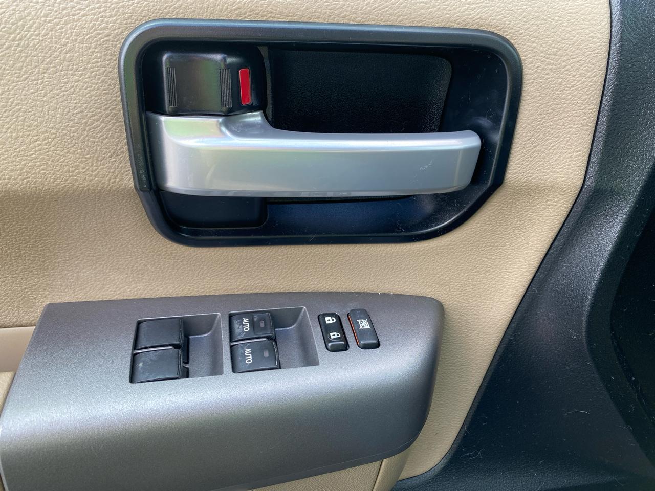 Toyota Sequoia Limited 4WD 2014