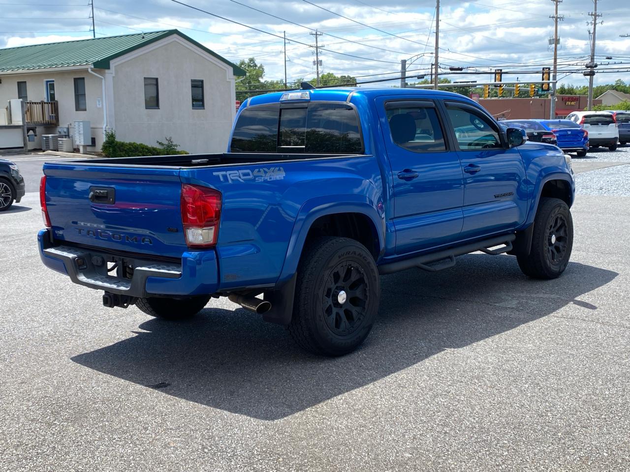 Toyota Tacoma TRD Off Road Double Cab 5' Bed V6 4x4 AT (Natl) 2017