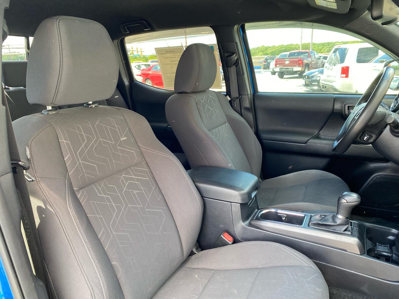 Toyota Tacoma TRD Off Road Double Cab 5' Bed V6 4x4 AT (Natl) 2017