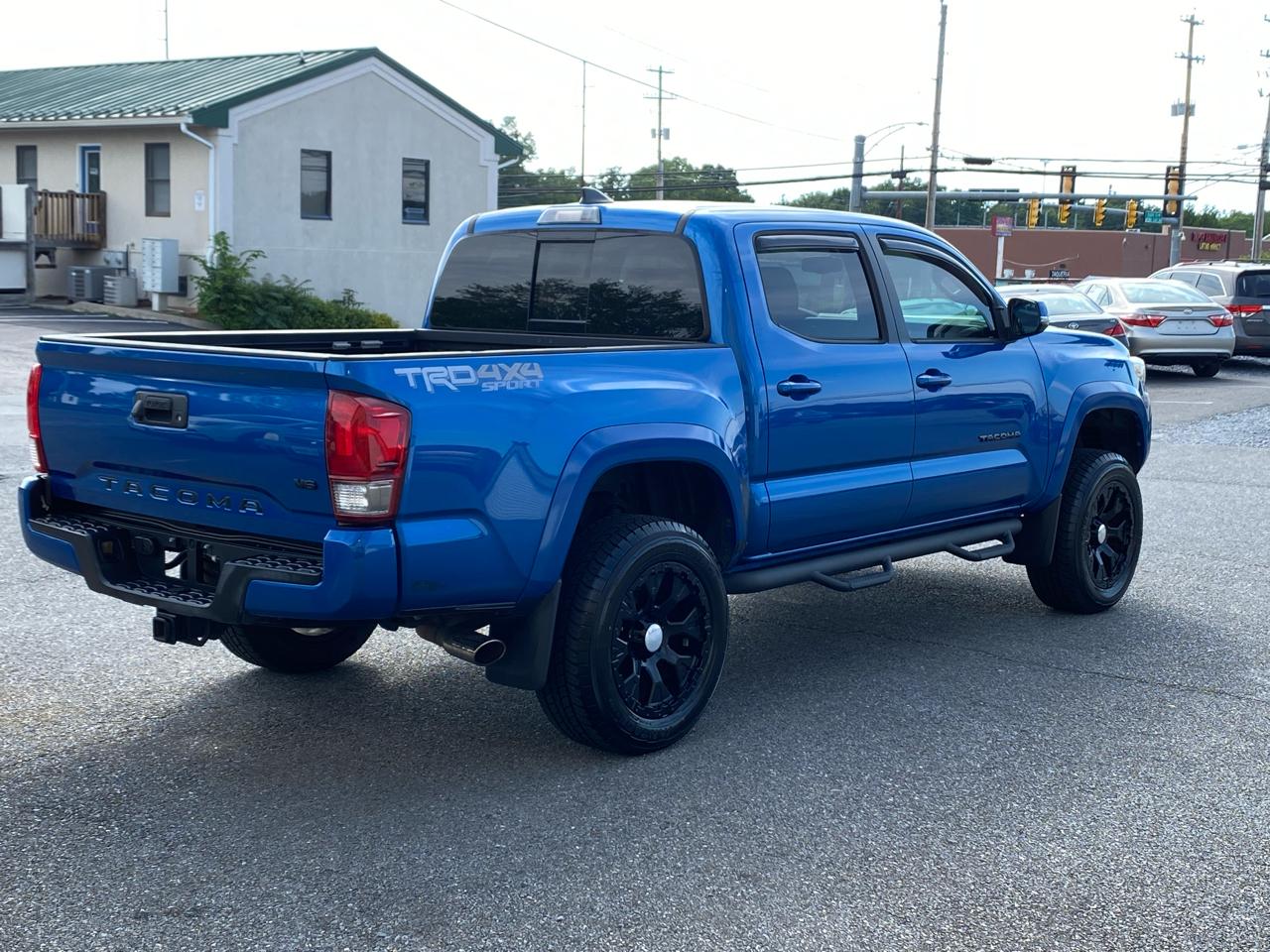 Toyota Tacoma TRD Off Road Double Cab 5' Bed V6 4x4 AT (Natl) 2017