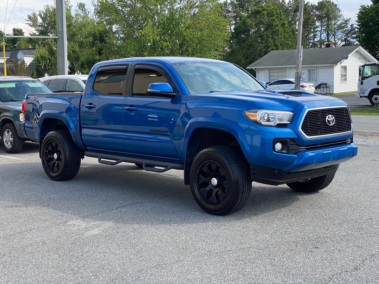 Toyota Tacoma TRD Off Road Double Cab 5' Bed V6 4x4 AT (Natl) 2017