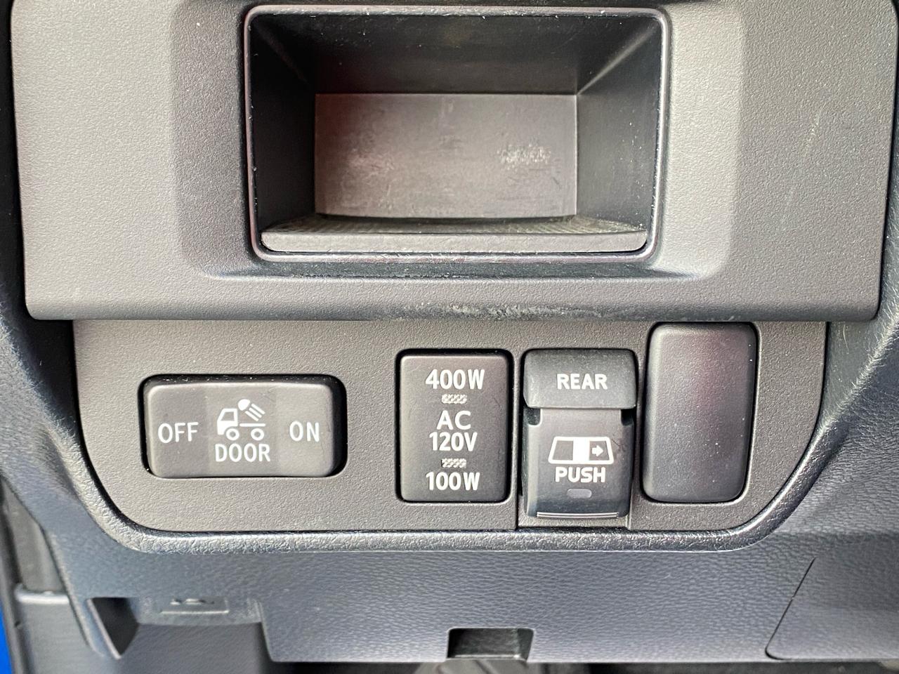 Toyota Tacoma TRD Off Road Double Cab 5' Bed V6 4x4 AT (Natl) 2017
