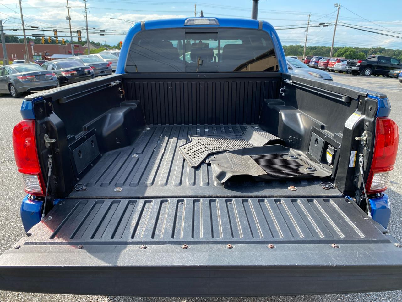 Toyota Tacoma TRD Off Road Double Cab 5' Bed V6 4x4 AT (Natl) 2017