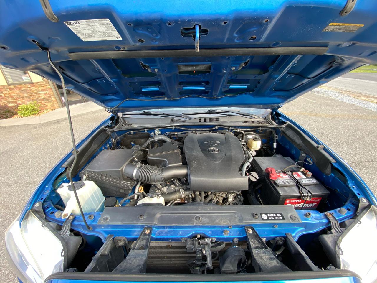 Toyota Tacoma TRD Off Road Double Cab 5' Bed V6 4x4 AT (Natl) 2017