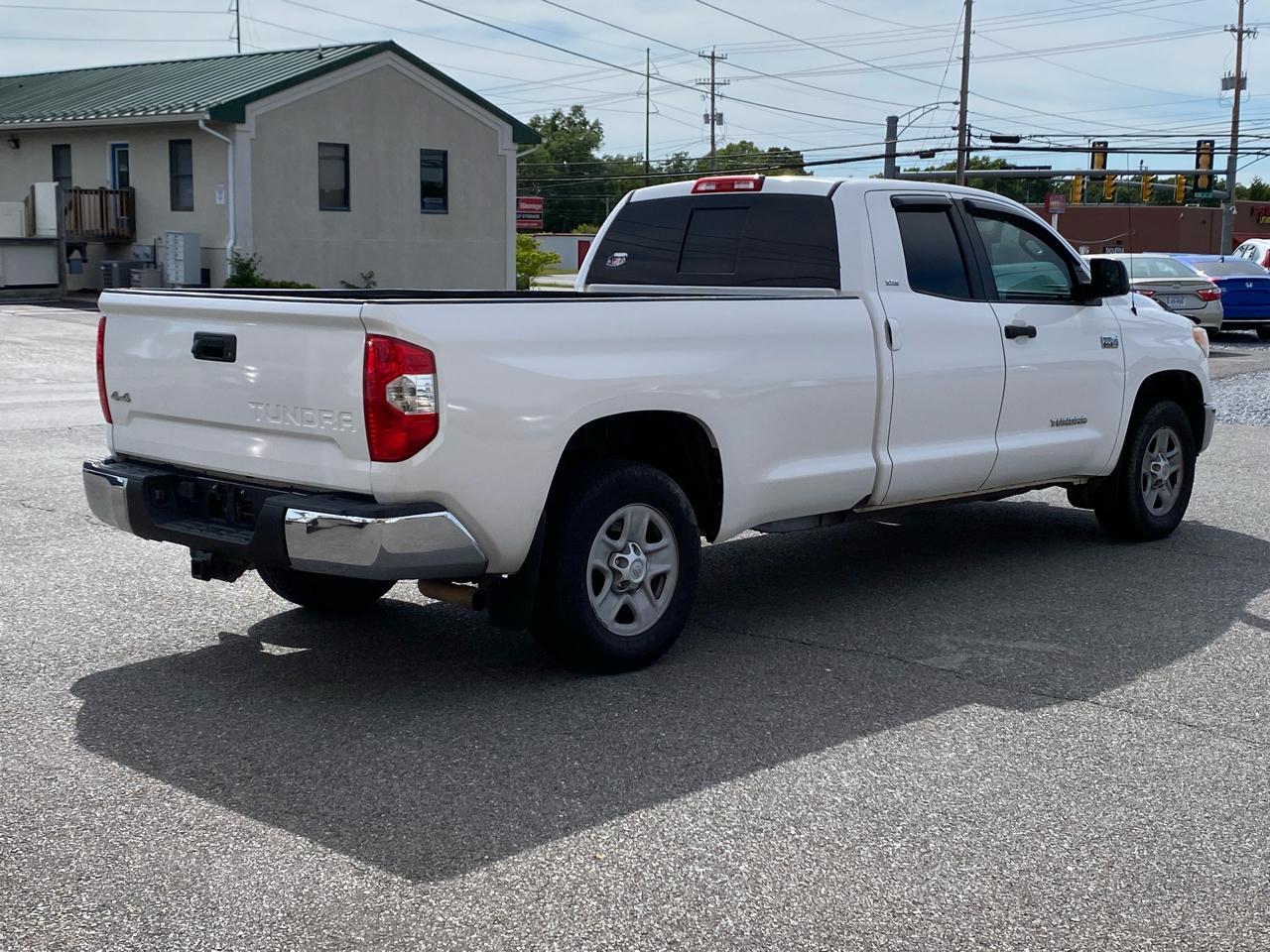 Toyota Tundra SR5 5.7L V8 FFV Double Cab 4WD Long Bed 2017