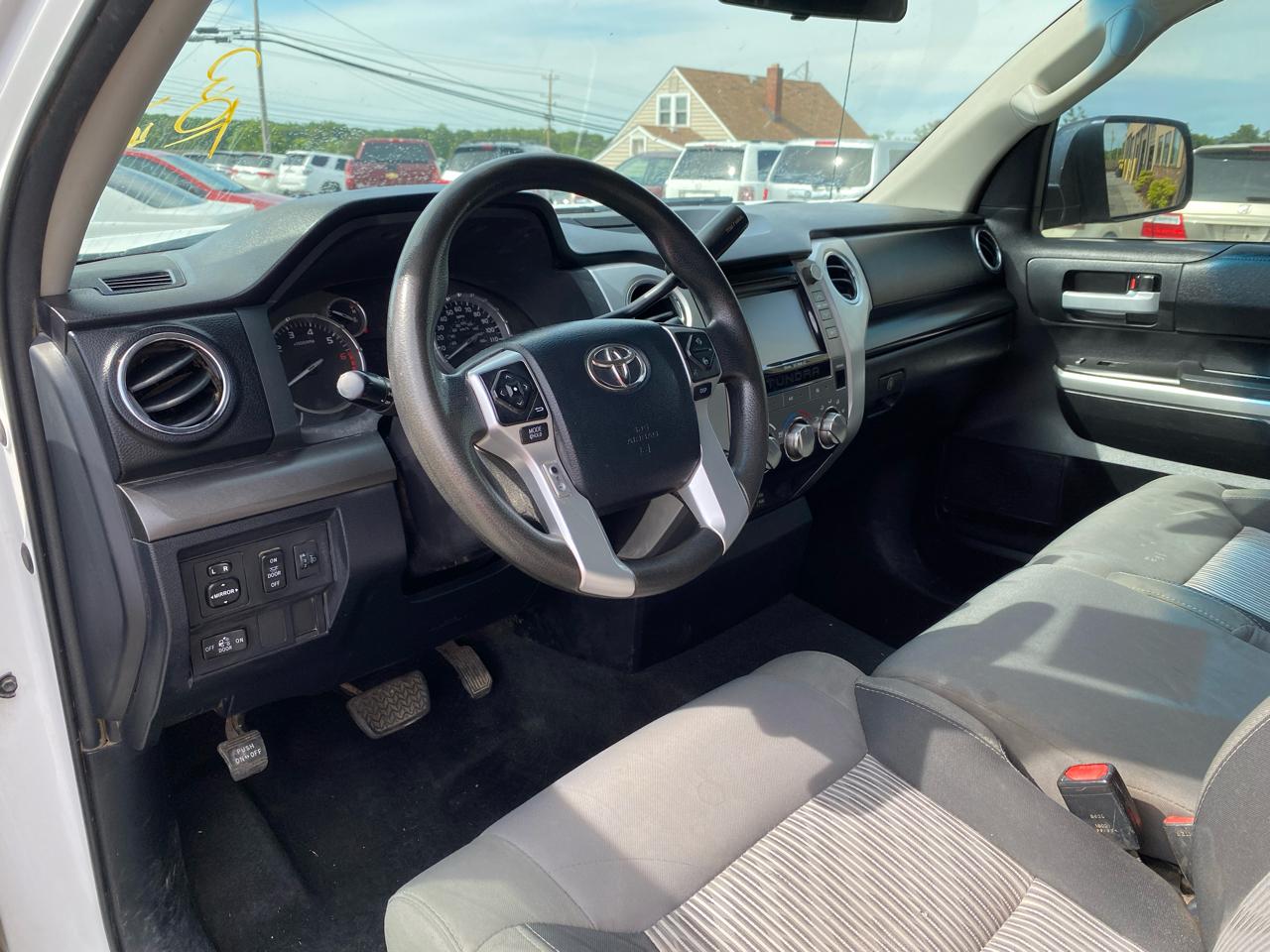 Toyota Tundra SR5 5.7L V8 FFV Double Cab 4WD Long Bed 2017