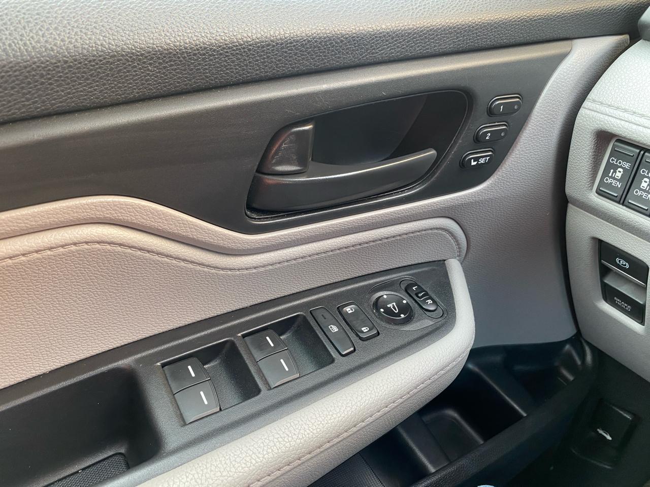 Honda Odyssey EX w/ Leather DVD and Navigation 2018