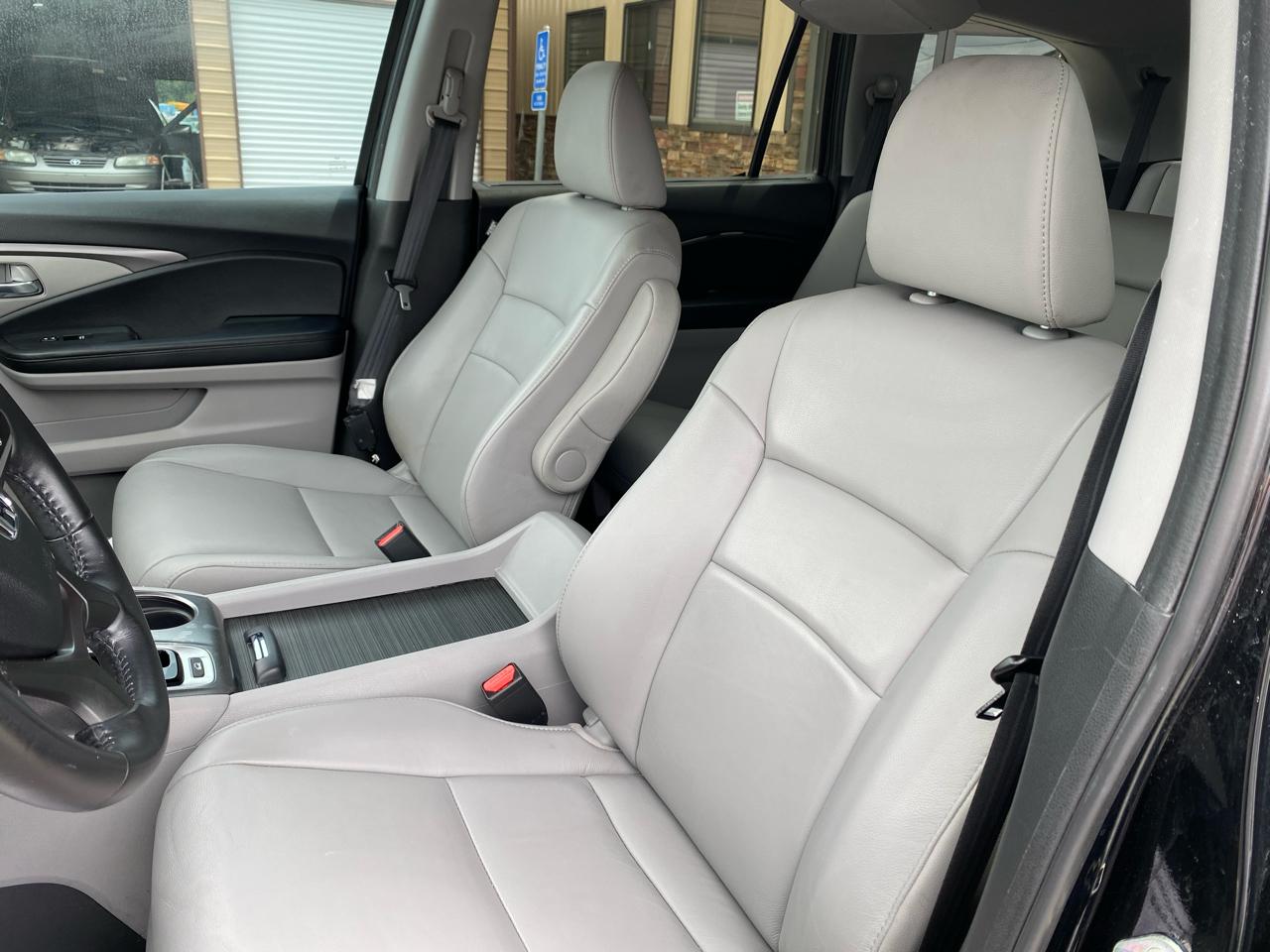 Honda Pilot EX-L w/Navigation and RES AWD 2019
