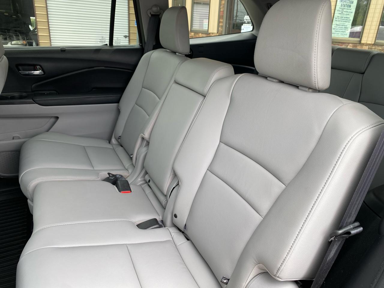 Honda Pilot EX-L w/Navigation and RES AWD 2019