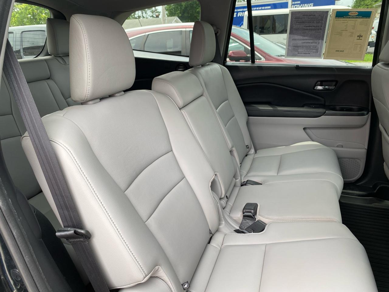 Honda Pilot EX-L w/Navigation and RES AWD 2019