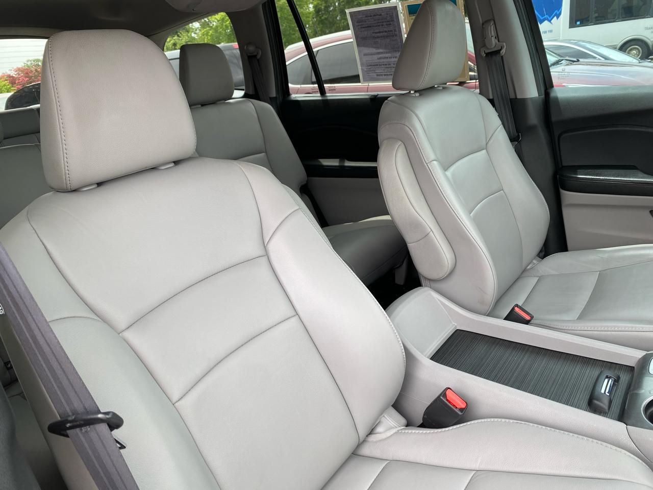 Honda Pilot EX-L w/Navigation and RES AWD 2019