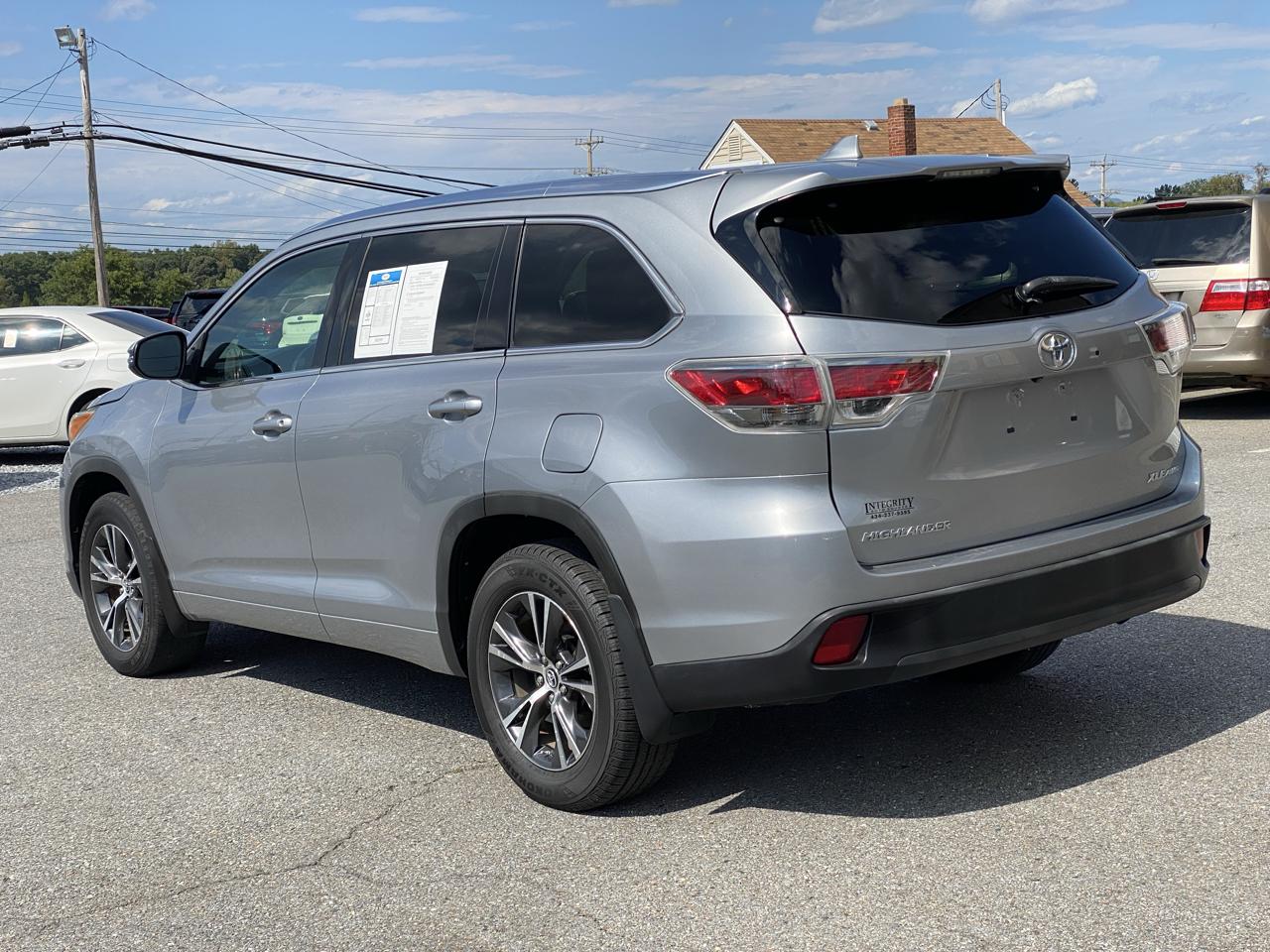 Toyota Highlander photo 2