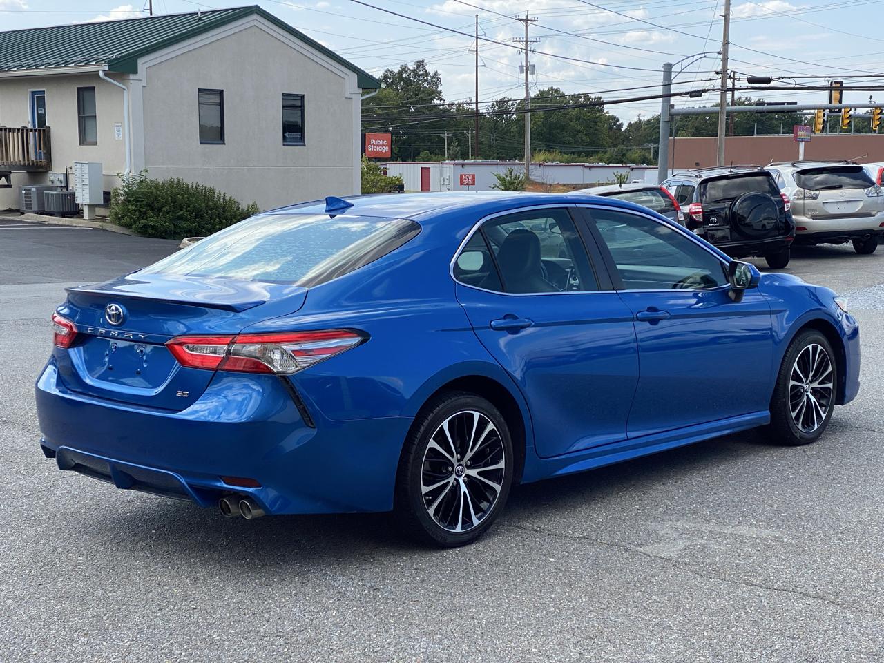 Toyota Camry photo 3