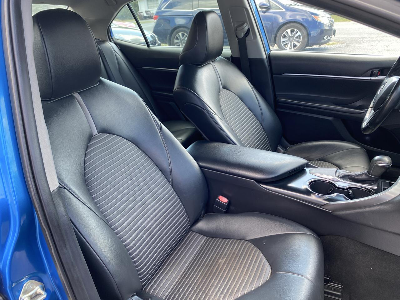 Toyota Camry photo 9