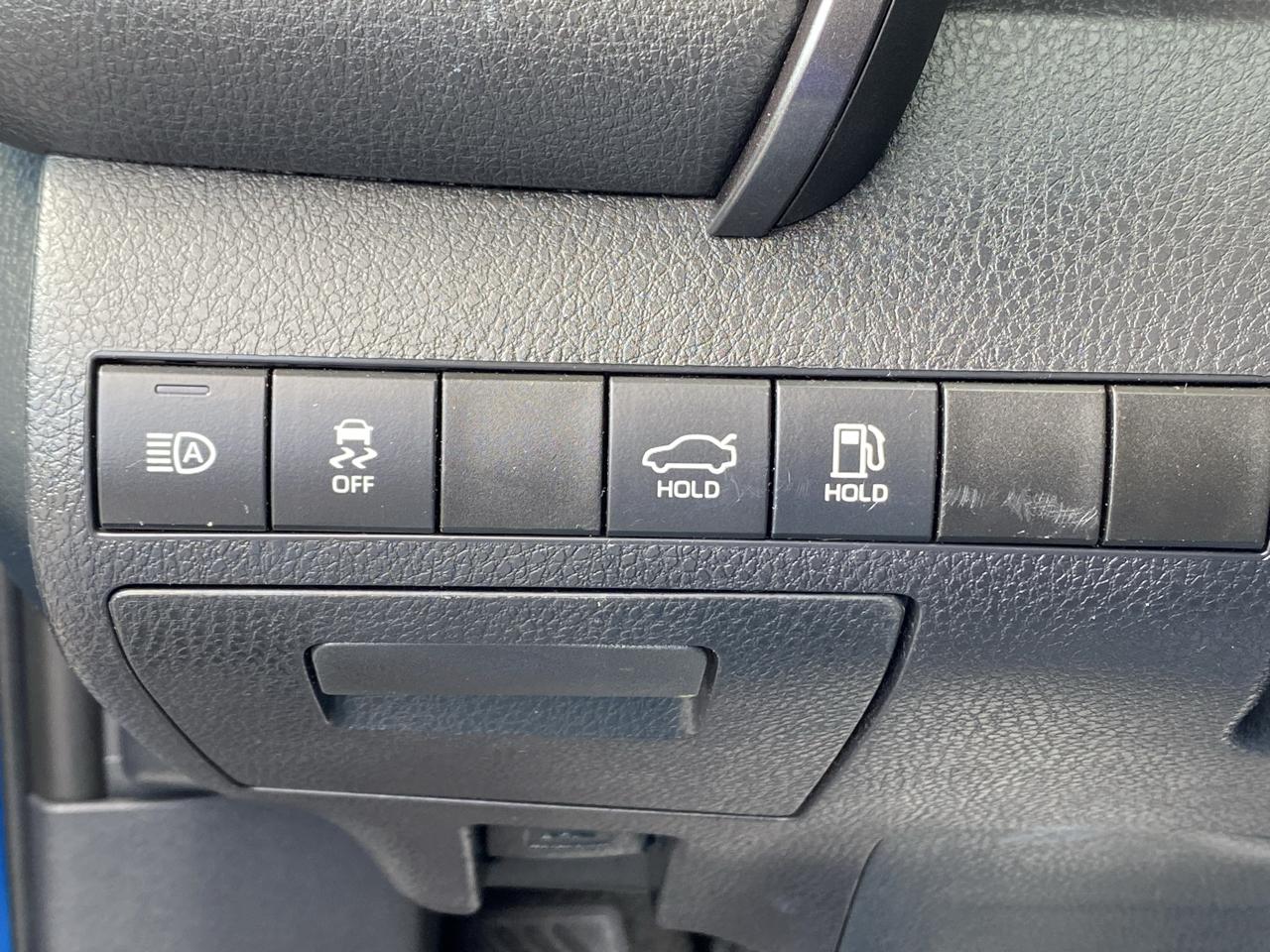 Toyota Camry photo 15