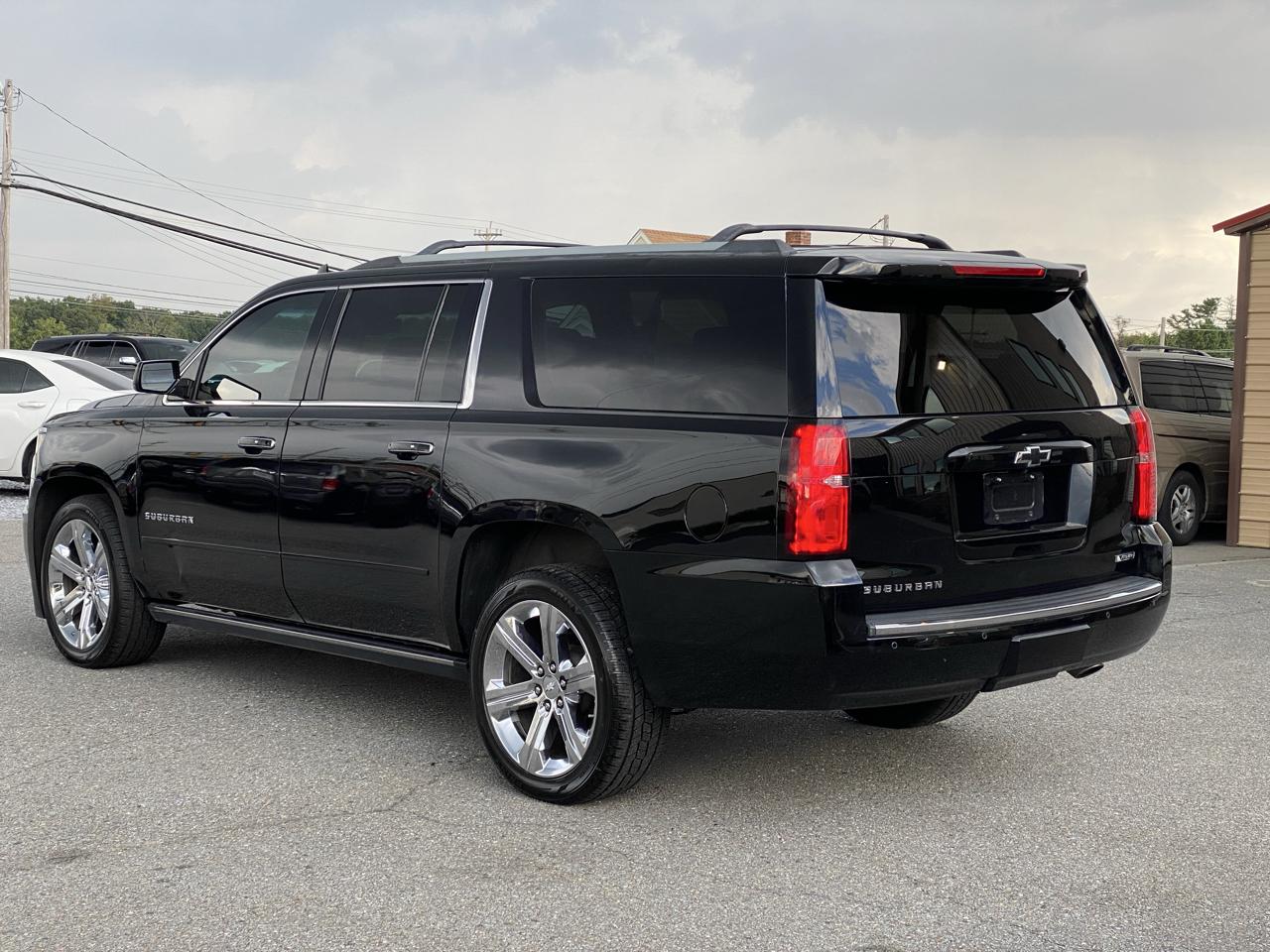 Chevrolet Suburban photo 2