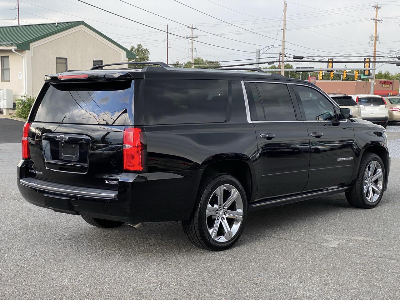 Chevrolet Suburban photo 3