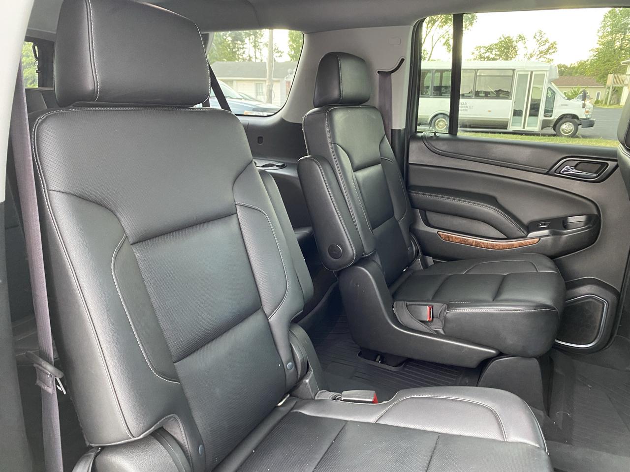 Chevrolet Suburban photo 8