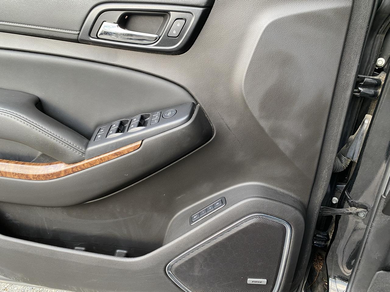 Chevrolet Suburban photo 13