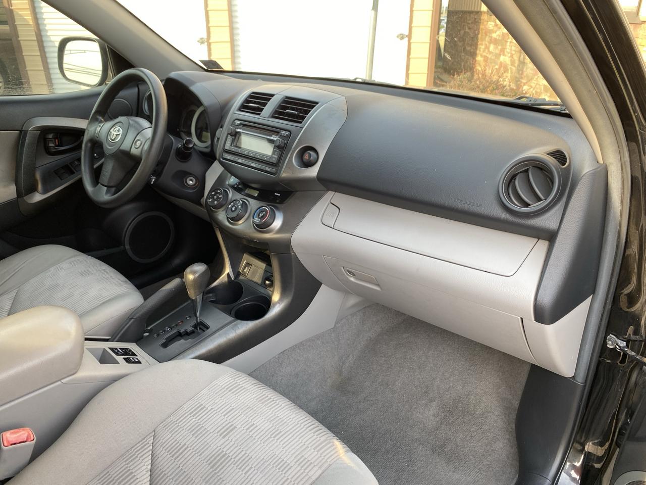 Toyota RAV4 2WD 4dr 4-cyl (Natl) 2012