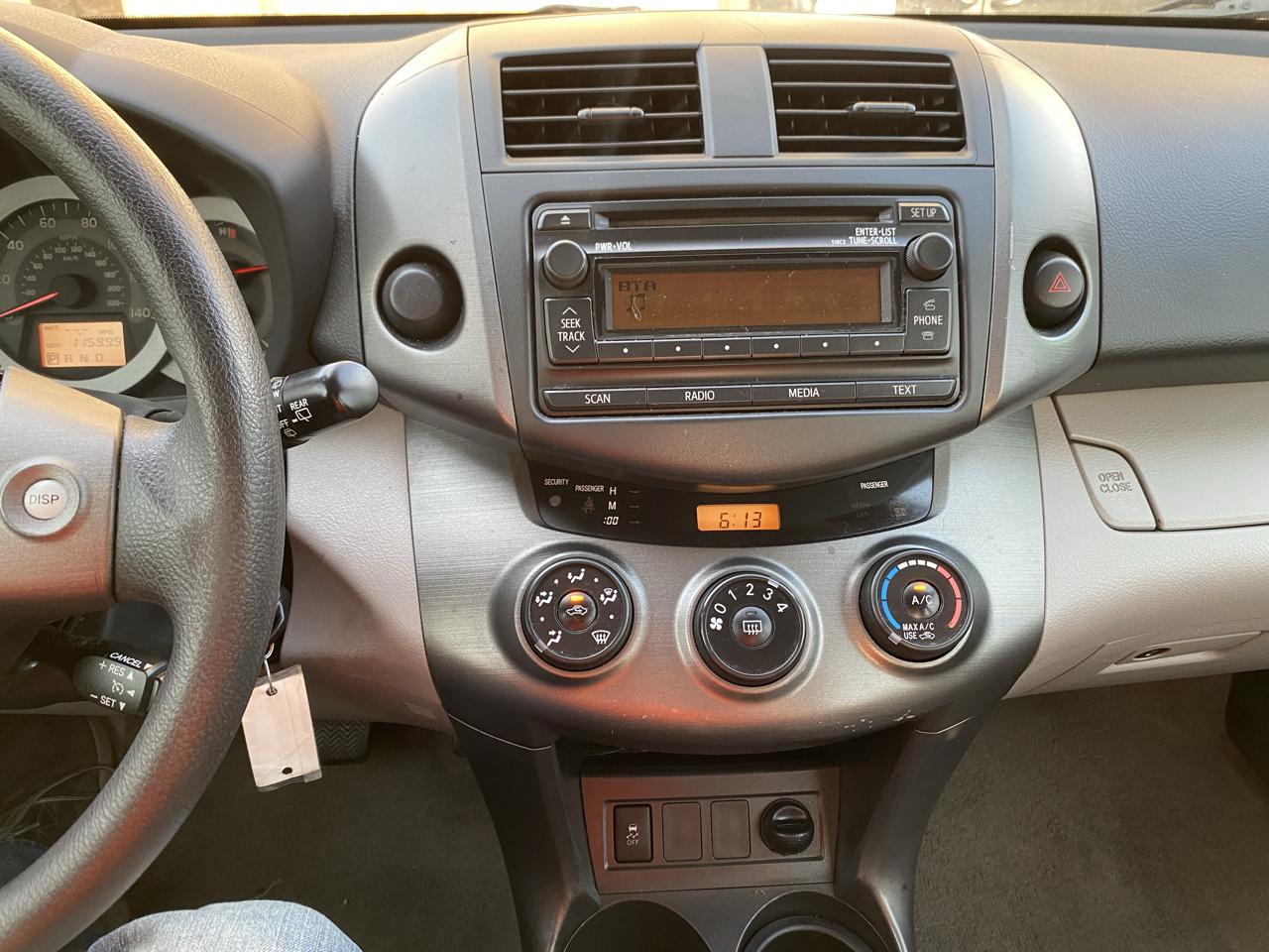 Toyota RAV4 2WD 4dr 4-cyl (Natl) 2012