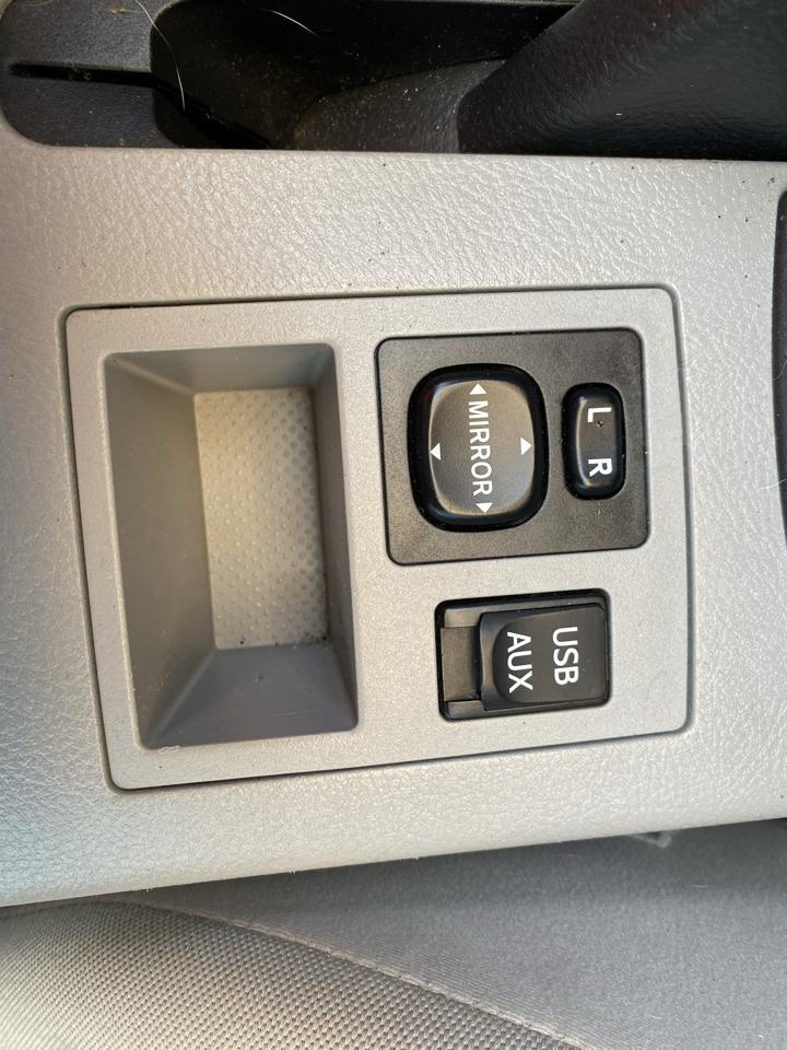 Toyota RAV4 2WD 4dr 4-cyl (Natl) 2012