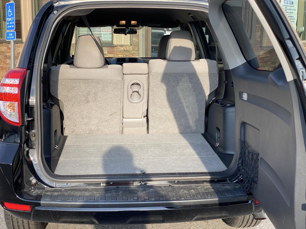 Toyota RAV4 2WD 4dr 4-cyl (Natl) 2012