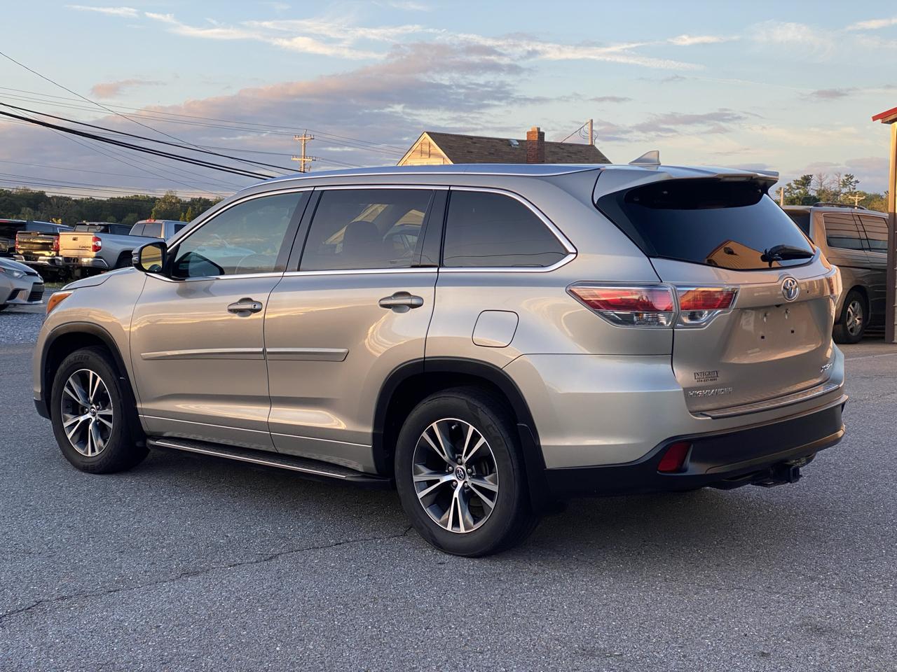 Toyota Highlander photo 2