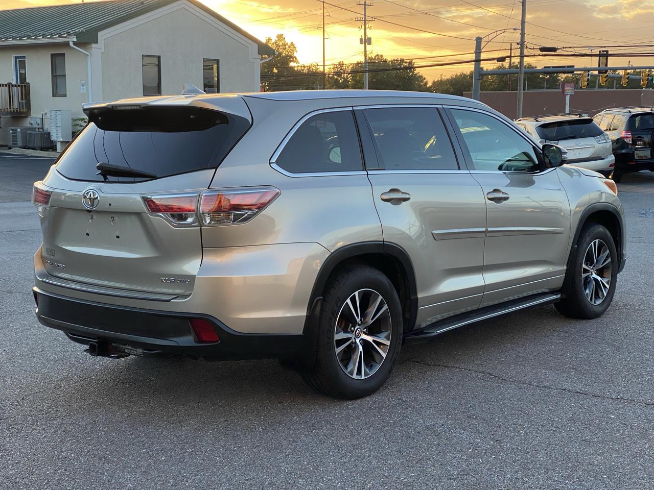 Toyota Highlander photo 3