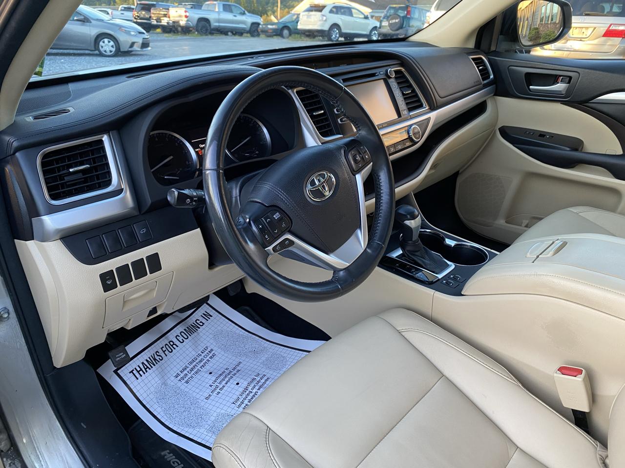 Toyota Highlander photo 5