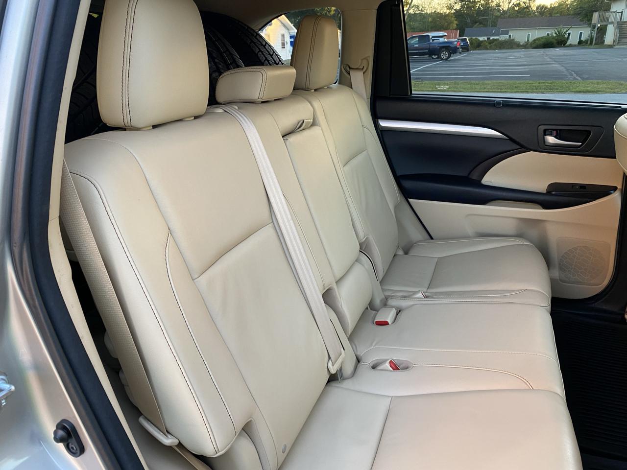 Toyota Highlander photo 8
