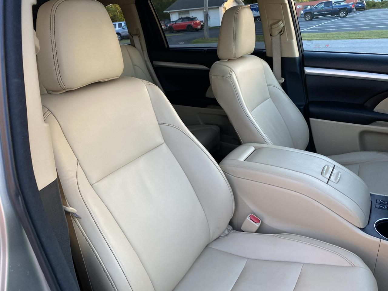 Toyota Highlander photo 9