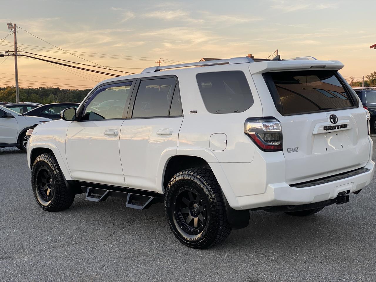 Toyota 4Runner photo 2