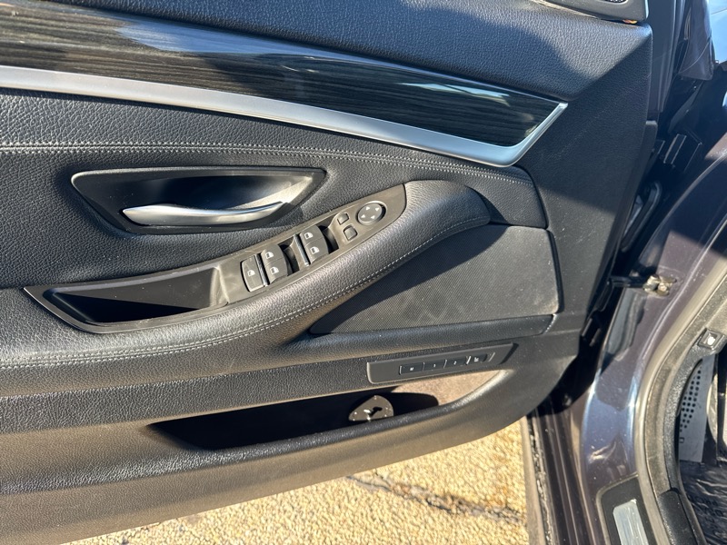 BMW 5-Series 550i xDrive 2013