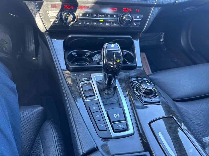 BMW 5-Series 550i xDrive 2013