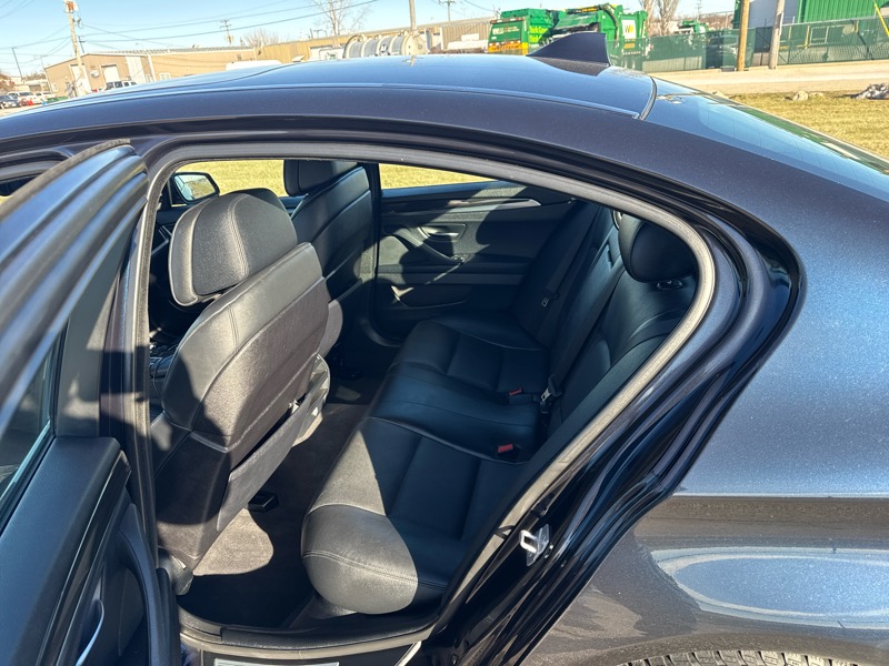 BMW 5-Series 550i xDrive 2013
