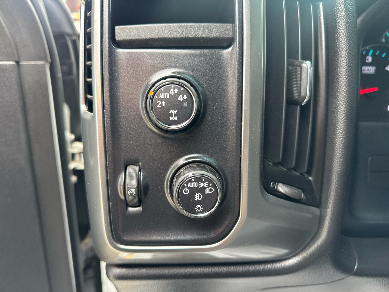 Chevrolet Silverado 1500 1LT Crew Cab 4WD 2015 Chevrolet Silverado 1500 1LT Crew Cab 4WD 2015