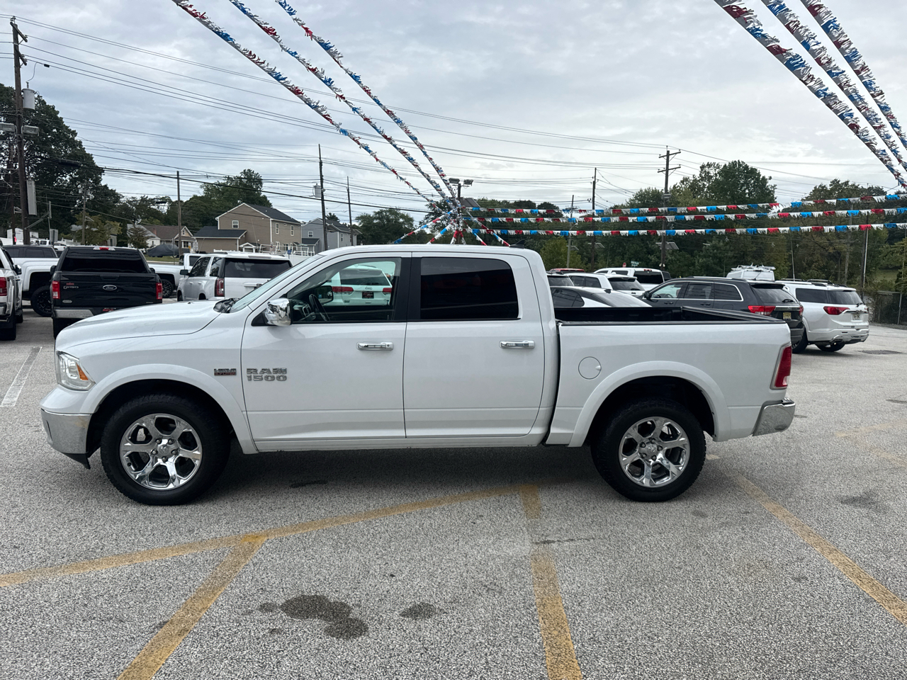 RAM 1500 Laramie Crew Cab SWB 4WD 2017 RAM 1500 Laramie Crew Cab SWB 4WD 2017