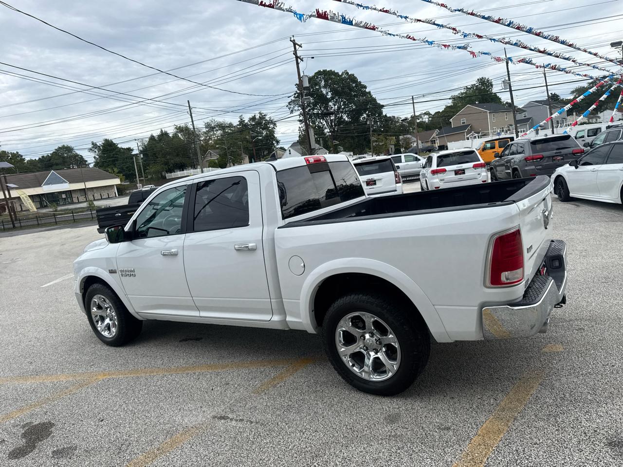 RAM 1500 Laramie Crew Cab SWB 4WD 2017 RAM 1500 Laramie Crew Cab SWB 4WD 2017