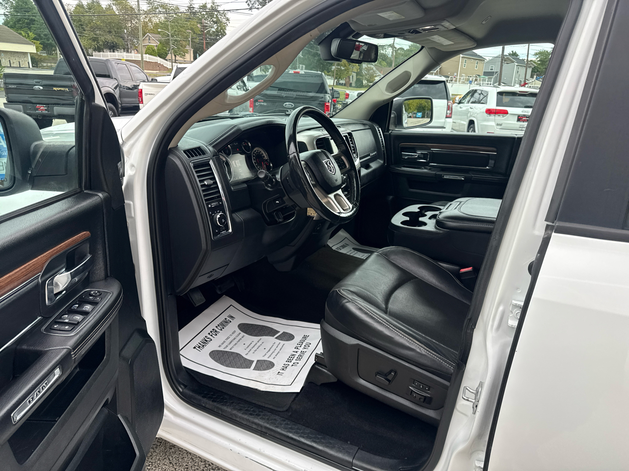 RAM 1500 Laramie Crew Cab SWB 4WD 2017 RAM 1500 Laramie Crew Cab SWB 4WD 2017