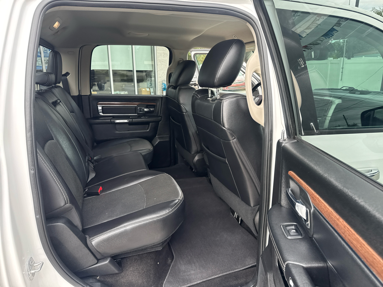 RAM 1500 Laramie Crew Cab SWB 4WD 2017 RAM 1500 Laramie Crew Cab SWB 4WD 2017