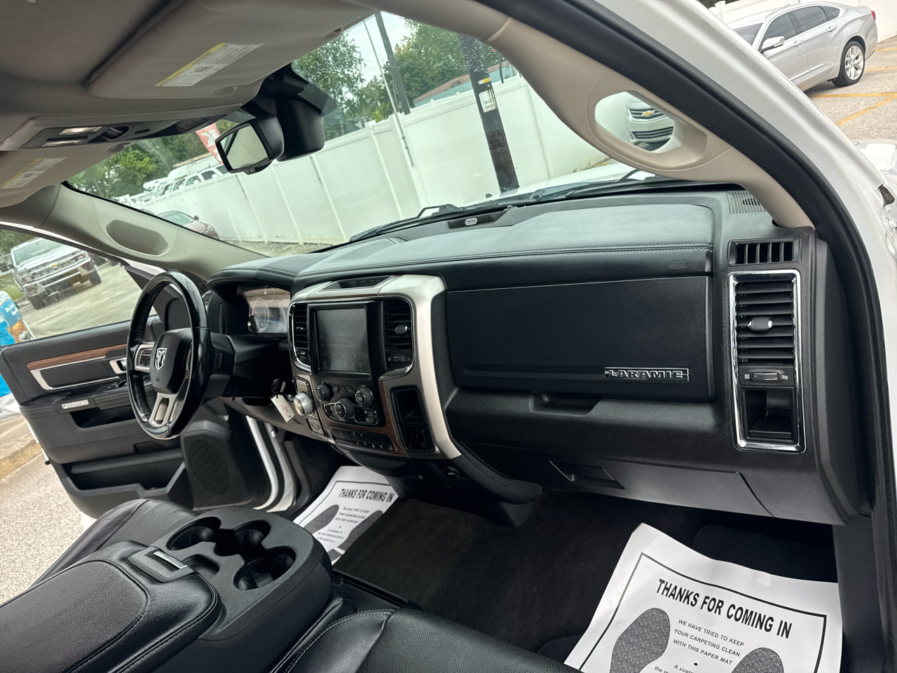 RAM 1500 Laramie Crew Cab SWB 4WD 2017 RAM 1500 Laramie Crew Cab SWB 4WD 2017