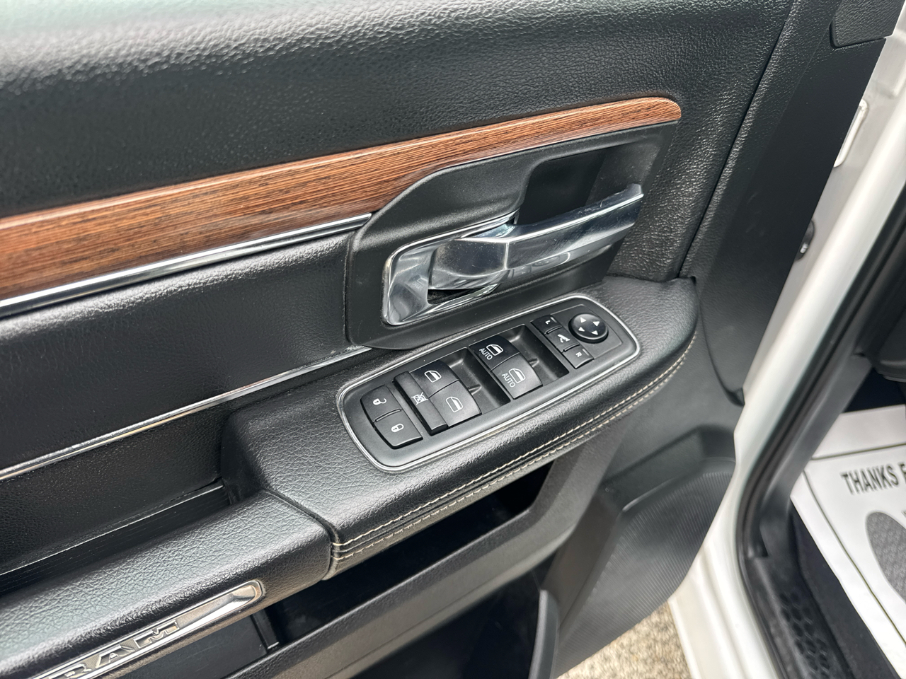 RAM 1500 Laramie Crew Cab SWB 4WD 2017 RAM 1500 Laramie Crew Cab SWB 4WD 2017