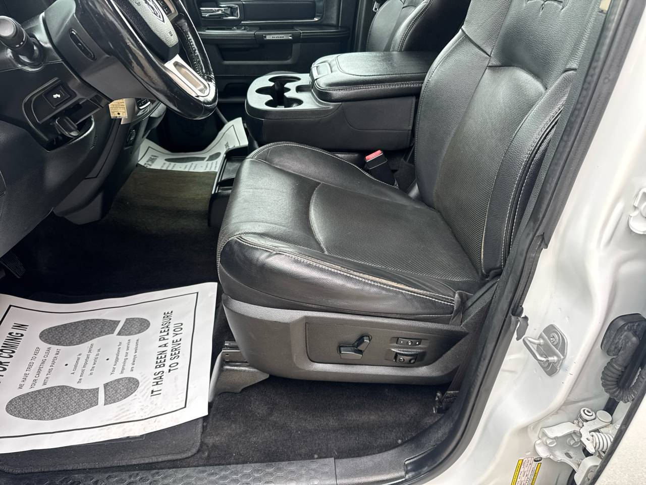 RAM 1500 Laramie Crew Cab SWB 4WD 2017 RAM 1500 Laramie Crew Cab SWB 4WD 2017