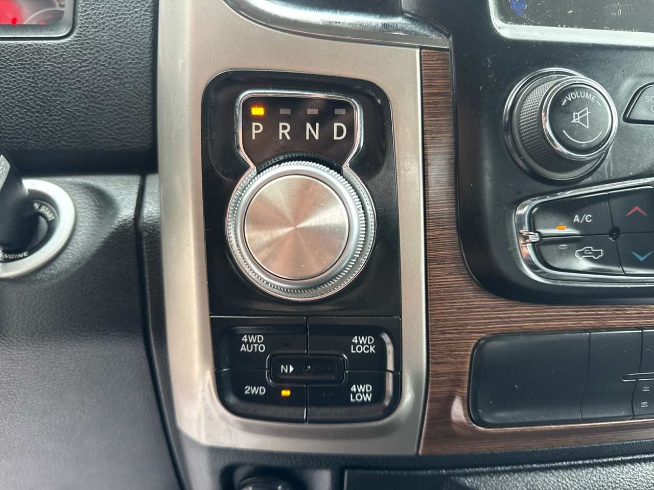 RAM 1500 Laramie Crew Cab SWB 4WD 2017 RAM 1500 Laramie Crew Cab SWB 4WD 2017